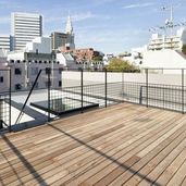 神宮の花火大会が見える屋上バルコニー