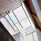 玄関ポーチからの見上げ