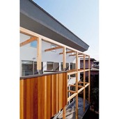 バルコニーはセランカンバツ（木材）張り