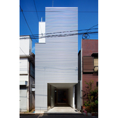 町並みにシンプルにとけ込ませる