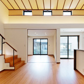 和風素材を使ったハイサイドライトと間接照明