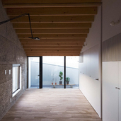 対照的な内壁の組み合わせ