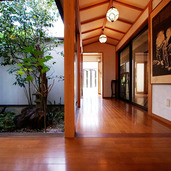 オーナーの実家から伝わった照明器具