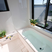 バスコートのある２階浴室