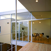 ダイニングから広がるバルコニー