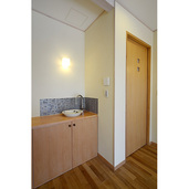 客室の端に設置した手洗いコーナー