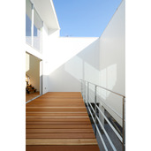 ウッドデッキの中庭