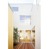 プライバシーを確保した1階中庭