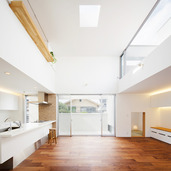 間接照明を配置した2階リビング