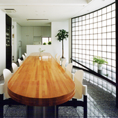 三日月のベンチシートも観客席に