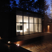 ライトアップされたギャラリー