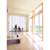 掘りごたつ式テーブルで一家団欒