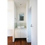 人工大理石を使用した洗面台収納