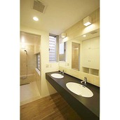 広々使える2つの洗面台