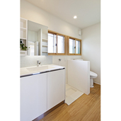 トイレの壁を取り除いた洗面所