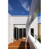 空とつながる2階テラス