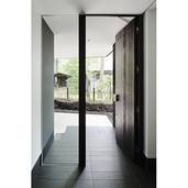 はめ殺しガラスで空間を遮断しない工夫を