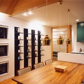 趣味のひとつのビアーマグが主役の飾り棚