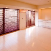 ディテールの少ないすっきりしたデザインのLDK