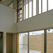 2階3階と吹き抜けの開放的なリビング