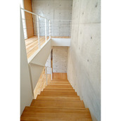 自然光が入る明るい階段