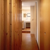 2階廊下から洗面スペースの眺め