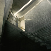 7メートルの吹き抜けの階段ホール