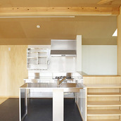 コンパクトにまとめたキッチン