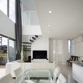 大開口の窓を開ければ、より広さを感じるＬＤＫ