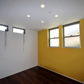 一面だけ色を変え寝室のアクセントに