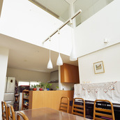 開放感のあるダイニングスペースからの眺め