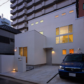 小手先のデザインではない空間の力強さや豊かさが感じられる外観