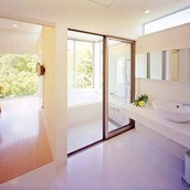 洗面スペースから見える緑