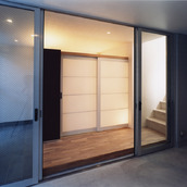 ガレージからも行き来ができる、フロアラインが低めに設計されたセカンド玄関