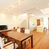 やんわりと空間を分ける螺旋階段