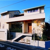 植栽スペースにもこだわった外観