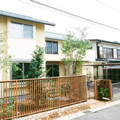 全面道路から見た外観