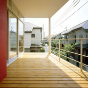 リビングから続くバリアフリーテラス