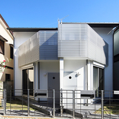 一工夫あるデザインのスタイリッシュな正面外観