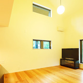 木の温もりが暖かい洋室