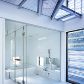 スタイリッシュな浴室空間