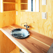 益子焼を利用した洗面台