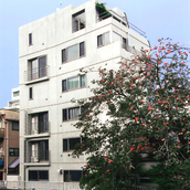 上質で均整の取れたデザインの打ち放しコンクリート