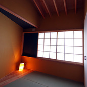 和室　壁：手漉き和紙