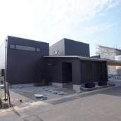 重厚感のあるシックな外観