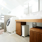 コンパクトながらも開放感のある浴室