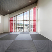 カーテンウォールの和室