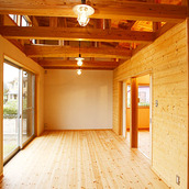 吹き抜けの天井