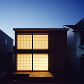 室内空間を守る大きな障子