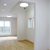 ワンルームなのに！？３人の娘がそれぞれ好きな柄を貼り分けた子供部屋